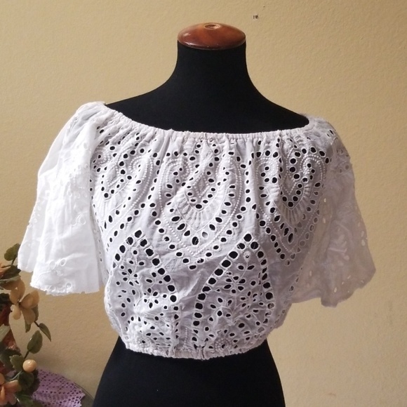 LF Tops - LF SEEK the label white crop top over shoulder